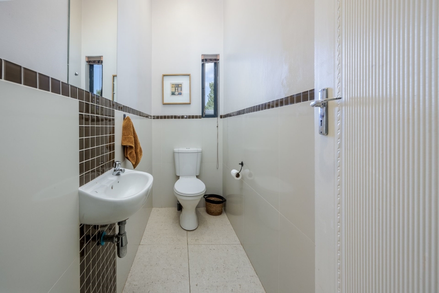 4 Bedroom Property for Sale in Kanonberg Western Cape